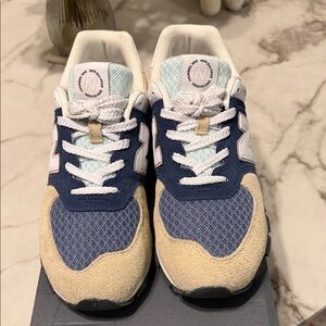 New Balance Navy and Beige Sneakers